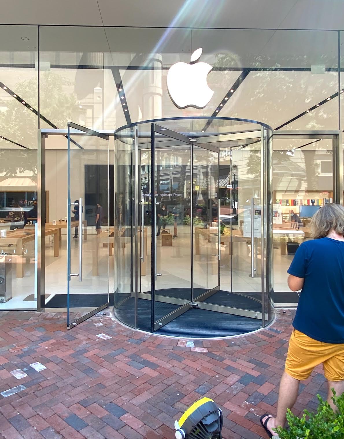 Apple Stores in Loudoun County