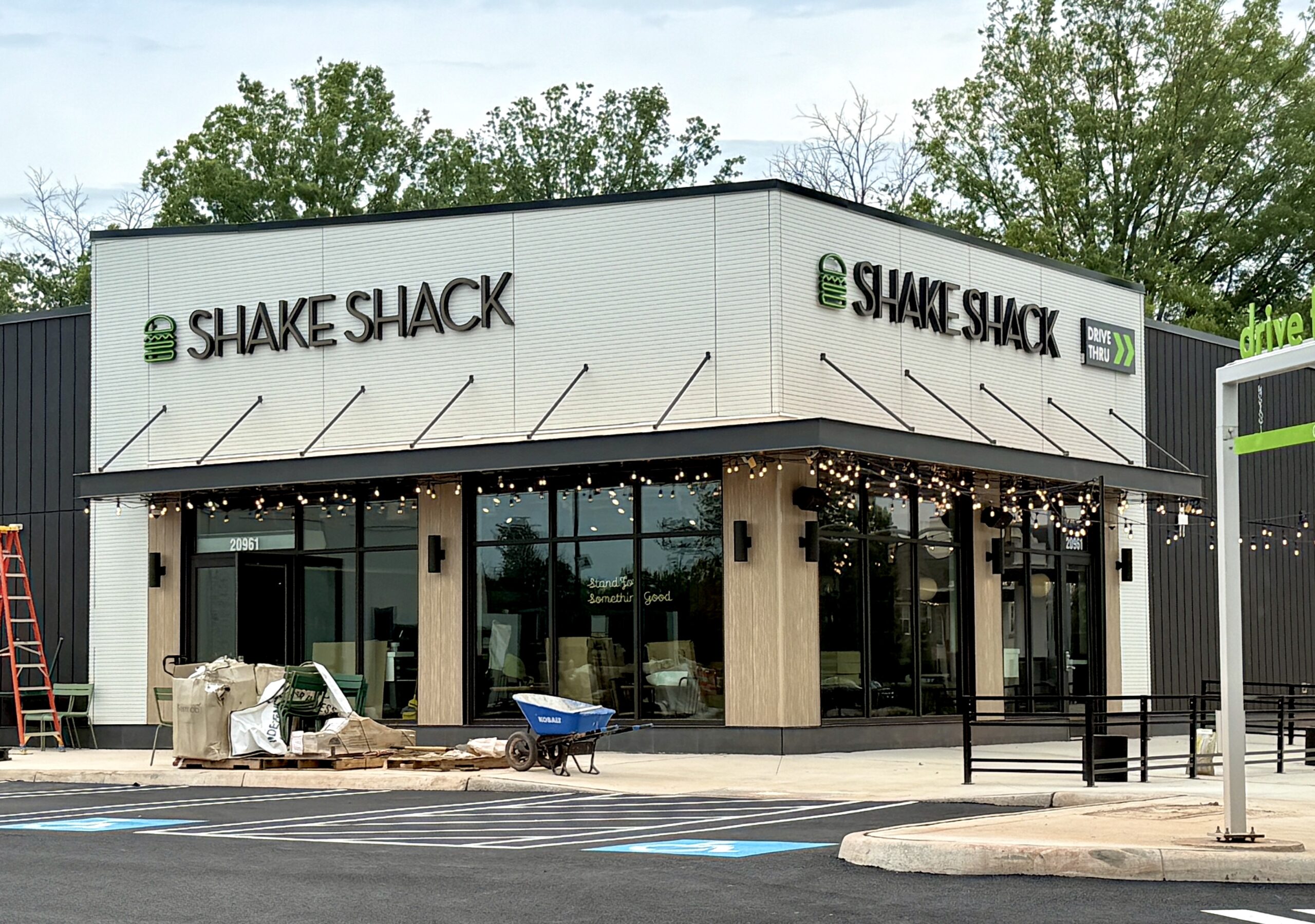 Tentative opening date for Loudoun's first Shake Shack